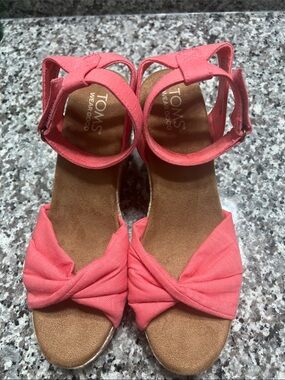 Toms Marisela Pink Ankle Strap Wedge Sandal Size 8